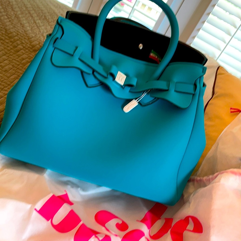 Save my Bag tote for travel. Designed to protect!